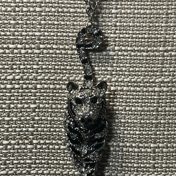 Beautiful Walking Tiger Vintage Necklace with Heavily Crusted Stones - Picture 7 of 7